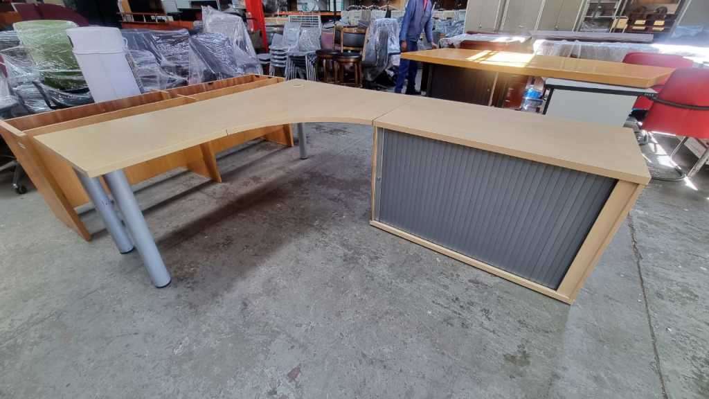 Furniture Office Desk with Credenza for sale in Vereeniging (ID